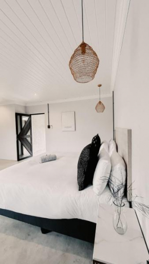 Lighthouse Guesthouse & Cafe